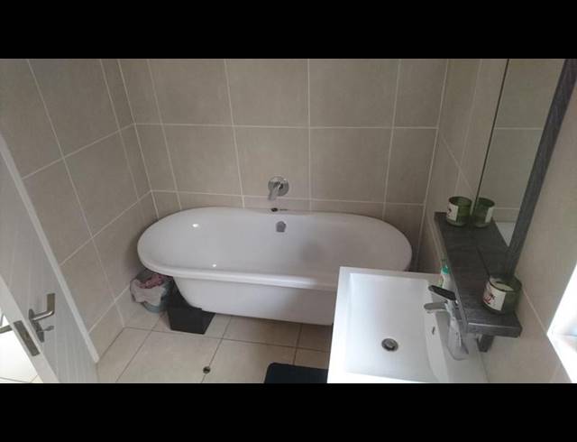 3 BEDROOM PROPERTY TO RENT IN OLIVEDALE